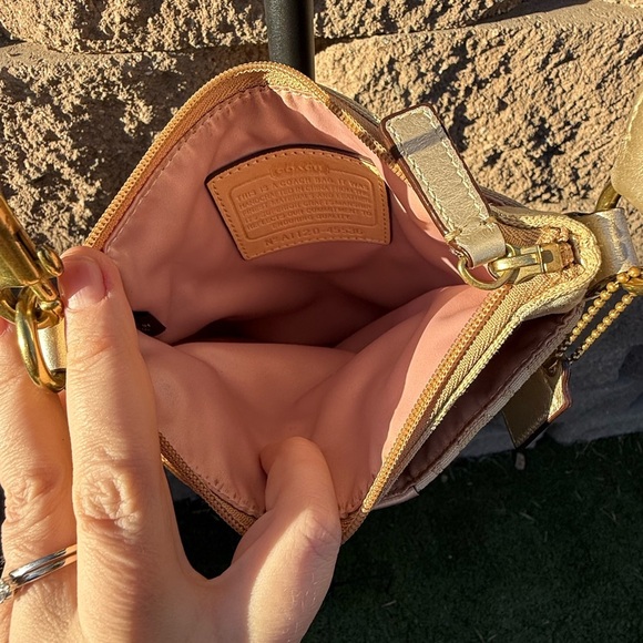 Coach crossbody purse in excellent condition - Picture 5 of 11